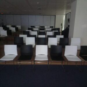 sillas web en blanco y negro